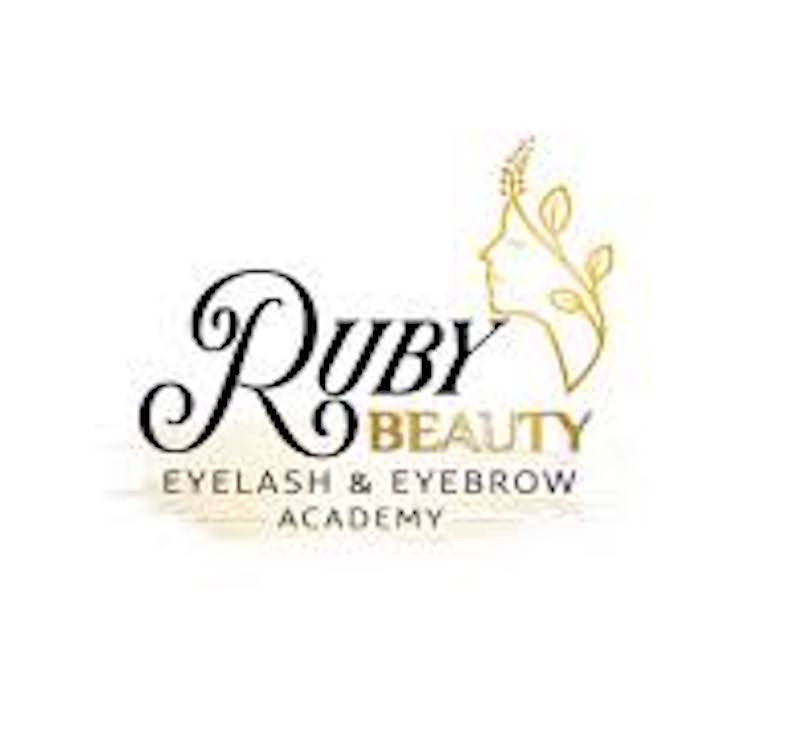Uốn mi ở Ruby Beauty Academy: